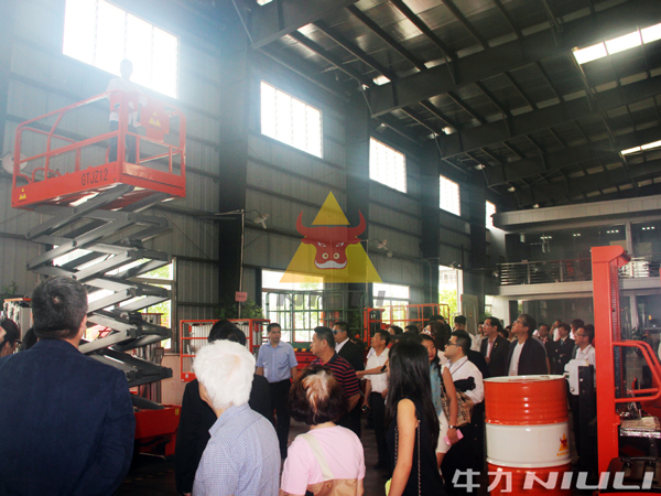 香港“一帶一路”國際研究院商務(wù)訪問團到牛力機械參觀考察 香港“一帶一路”國際研究院商務(wù)訪問團到牛力機械參觀考察